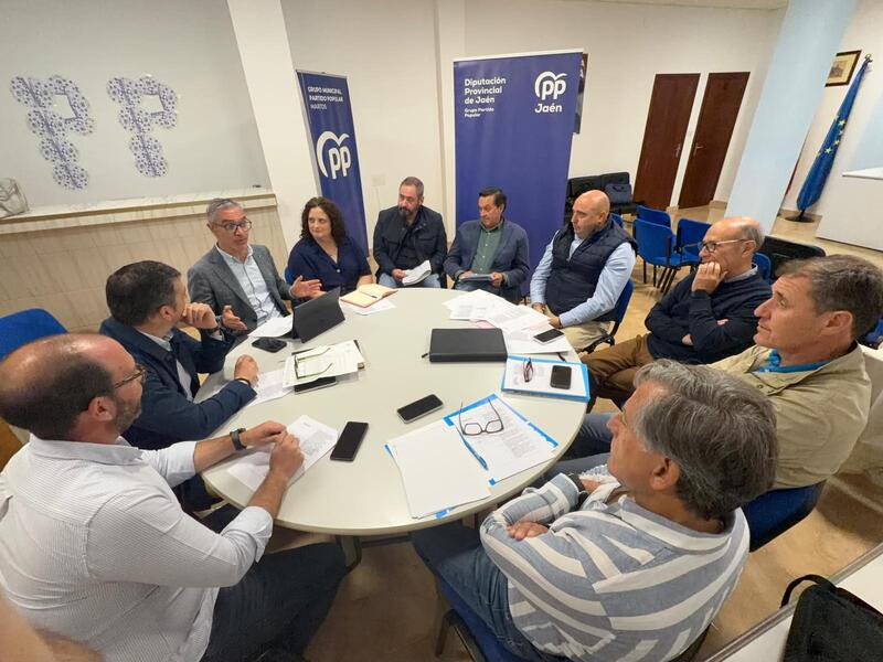 El PP de Jaén reivindica el municipalismo en Martos y pide a la Diputación “escuchar a los municipios”
