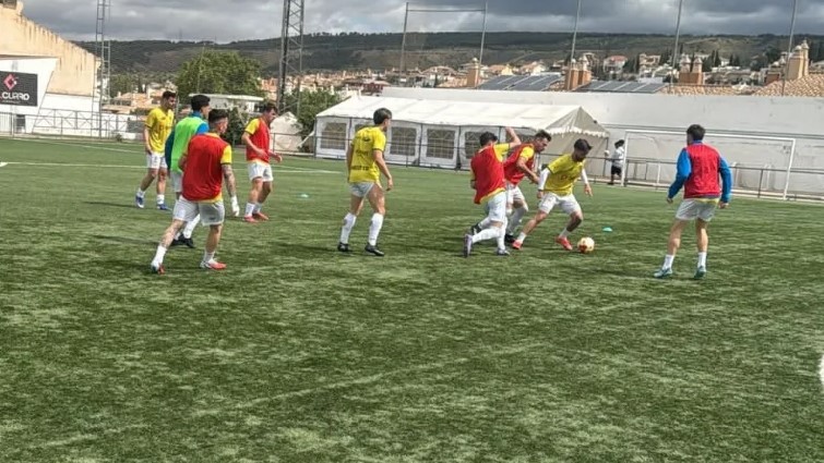 El Martos CD desciende a División de Honor tras caer goleado en Huétor Vega